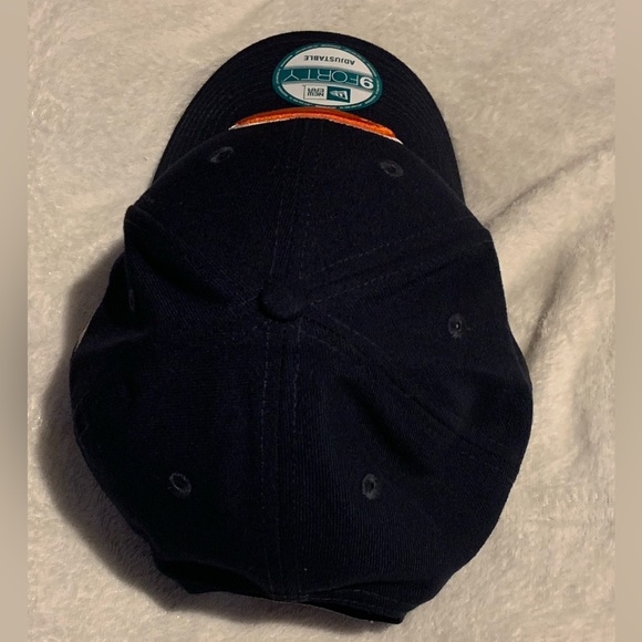 Chicago Bears hat with Sticker Tags - Picture 3 of 9